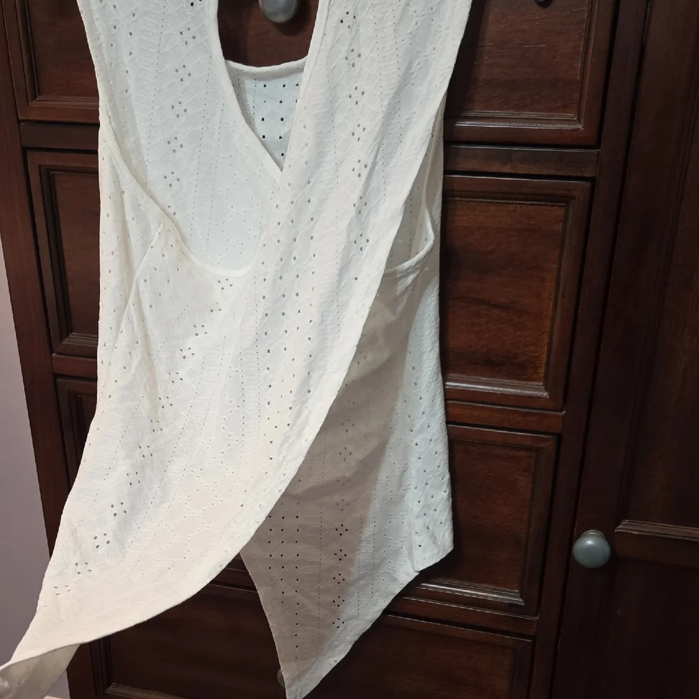 SHEIN Cream Sleeveless Eyelet Tank with Asymmetrical Hem Womens S - Picture 3 of 7